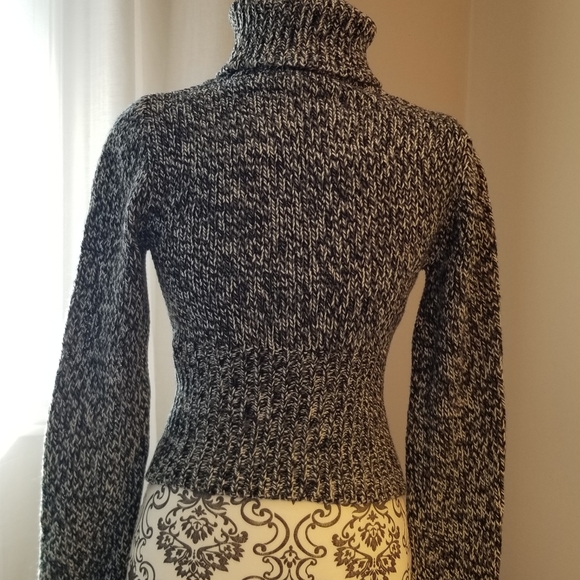 Guess sweater sz M - Picture 4 of 5